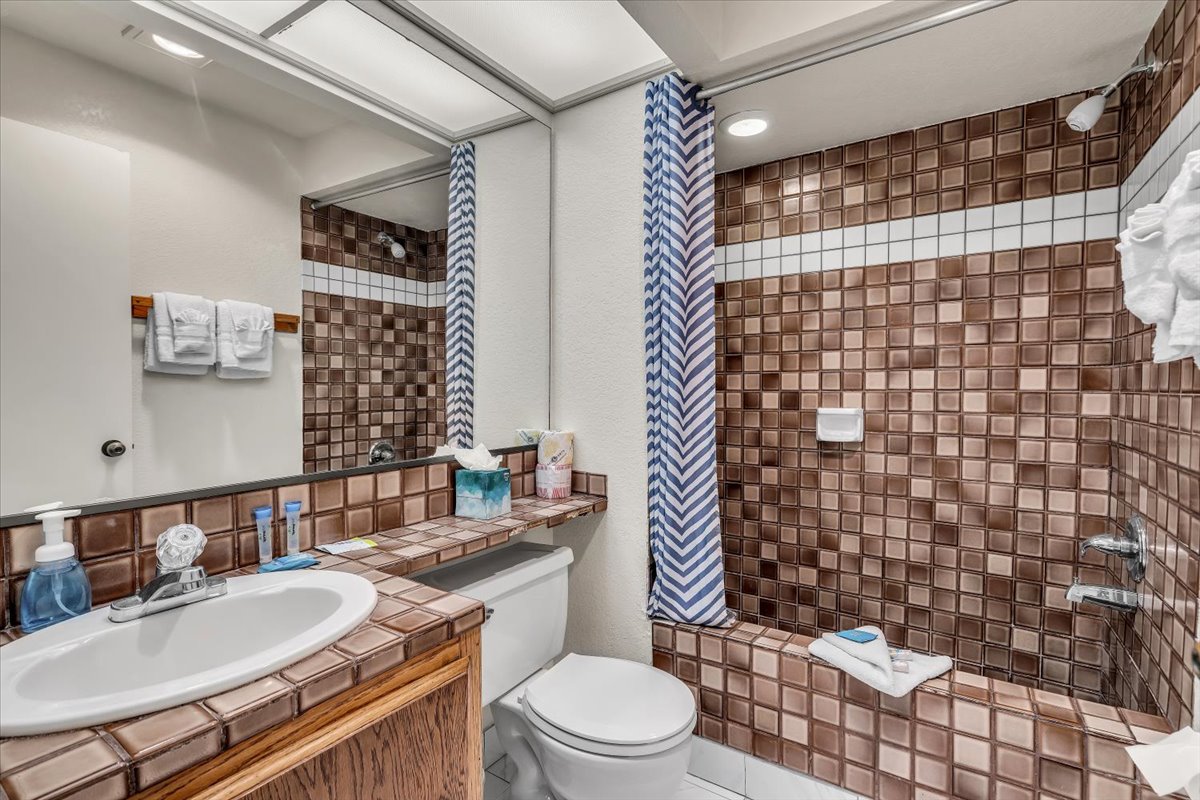 Bathroom with tiled tub
